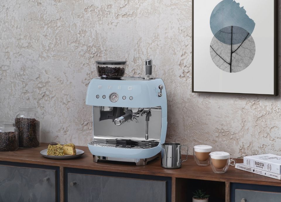 SMEG Manual Espresso Coffee Machine With Built-in Grinder